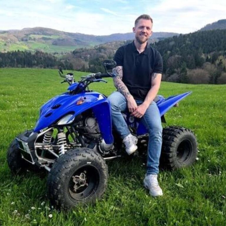 Andi aus Waldstetten bei Bauer sucht Frau 2026 auf seinem Quad vor der Schwäbischen Alb