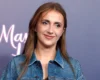 Anna Heiser aus Bauer sucht Frau bei einem Medientermin vor einer Fotowand