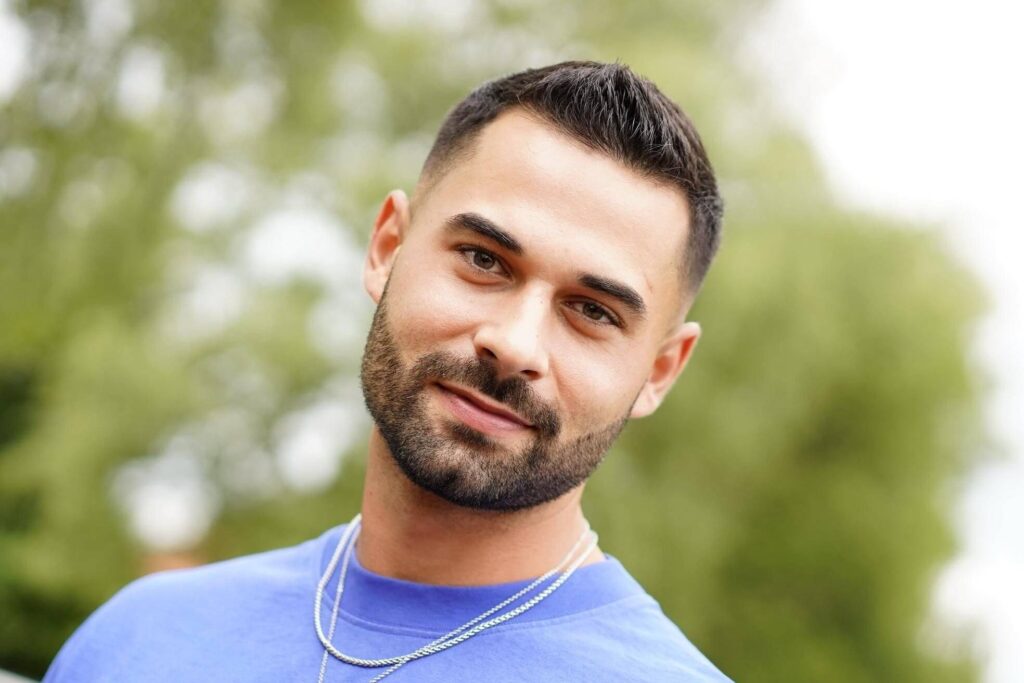 Acker Bauer Bastian (25) – Das sportliche Kraftpaket | Fitness, Fußball und Feldarbeit: Der Unterfranke Bastian sucht eine Frau, die mit seinem Tempo mithalten kann.