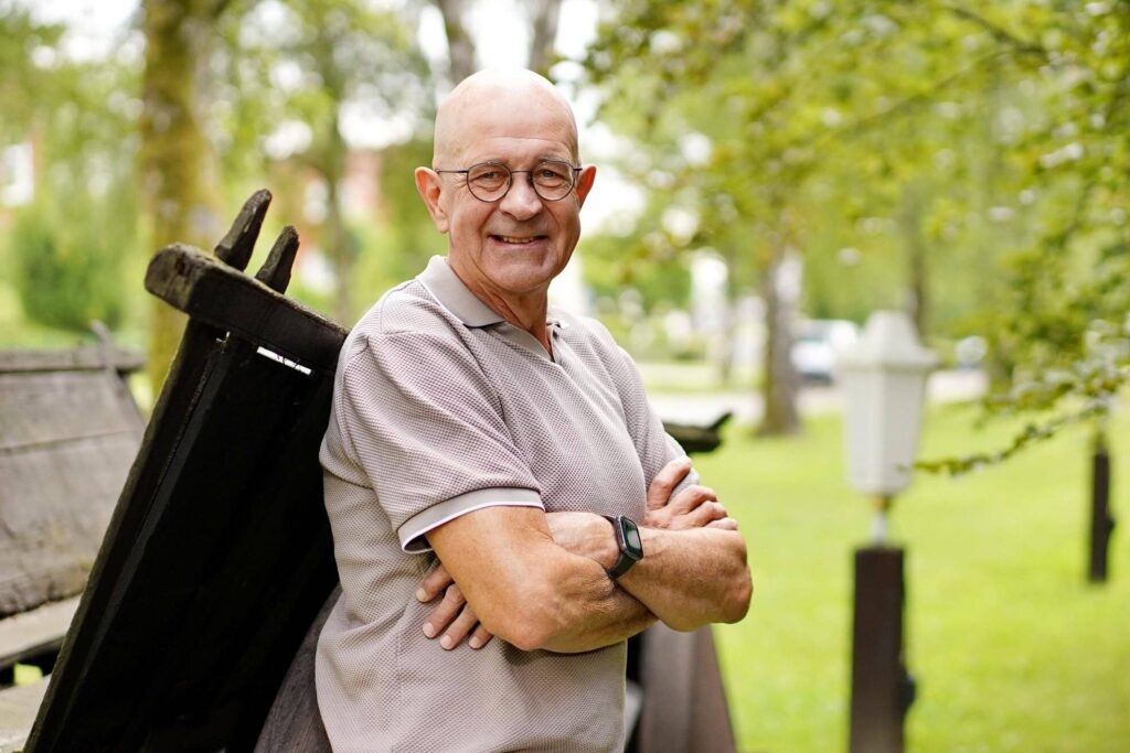 Bauer Herbert (59) – Der aktive Pferdewirt mit Pferdepension | Feuerwehrmann und Pferdewirt: Herbert sucht eine Reiterin, mit der er gemeinsam durchs Leben in Hessen galoppieren kann.