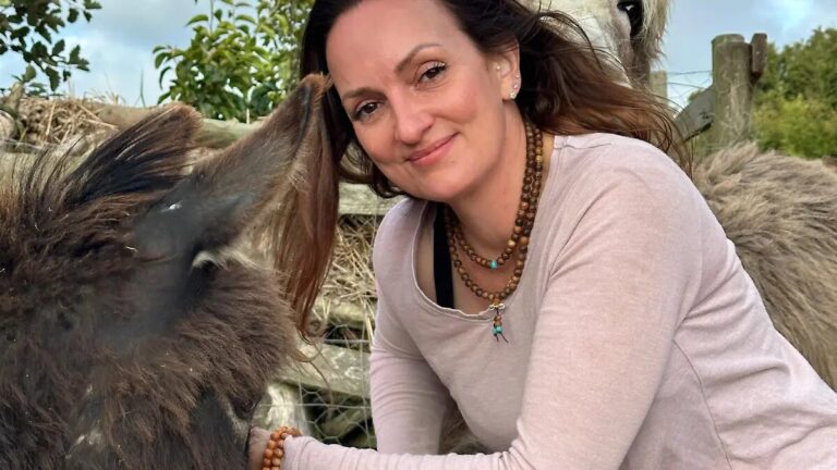 Nadine aus Dänemark mit Esel — Bauer sucht Frau International 2026 Kandidatin