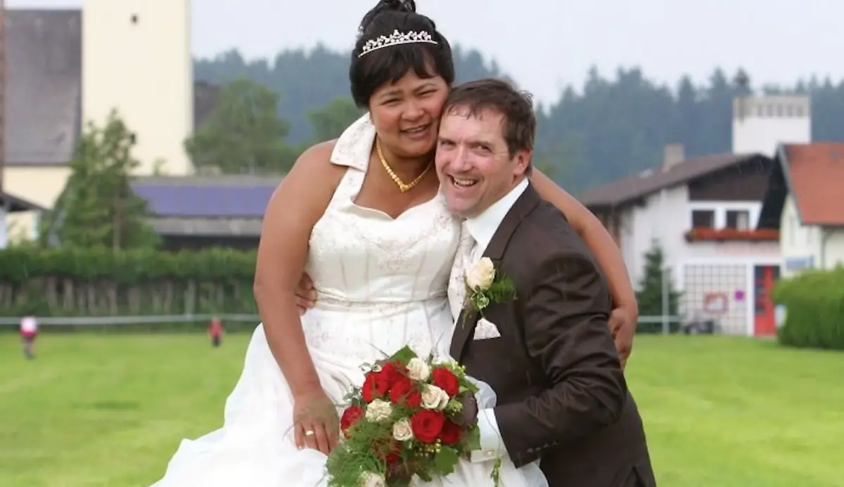 bauer-sucht-frau-narumol-josef-hochzeit | Bauer sucht Frau Liebesgeschichten Staffeln — Josef und Narumol bei ihrer Hochzeit