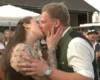Jungbauer Peter und Hofdame Vani beim Hoffest in der ATV-Show Bauer sucht Frau