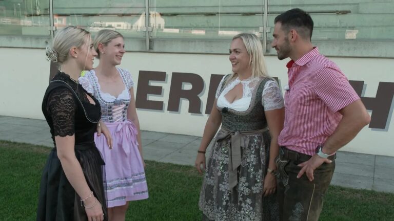 Bauer Thomas aus dem Mostviertel mit seinen Hofdamen beim Hoffest bei Bauer sucht Frau auf ATV