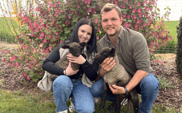 Michi und Valentina bei Bauer sucht Frau — tierischer Nachwuchs Ferkel Lämmchen Maifeld