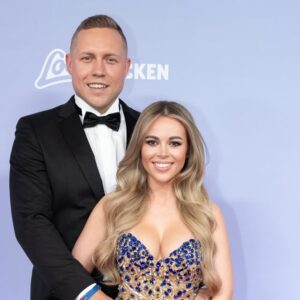 Patrick Romer und Annelie Henze auf den Reality Awards 2026 — Ring an Annelies Hand