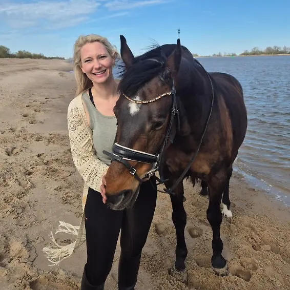 Svenja aus der Wesermarsch bei Bauer sucht Frau 2026 – sie betreibt einen Gnadenhof in Niedersachsen